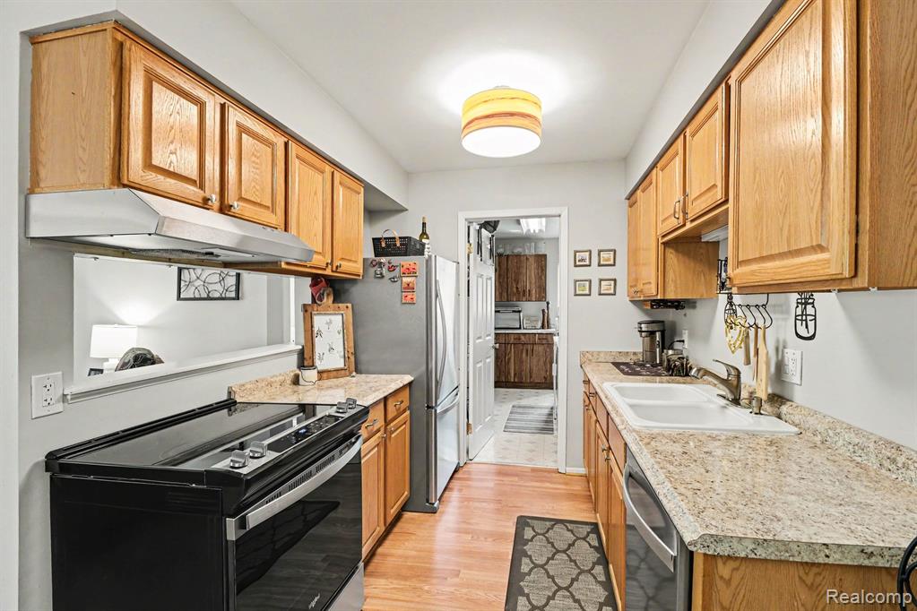 838 Corners Court, Orion, MI 48362 — Photo 8