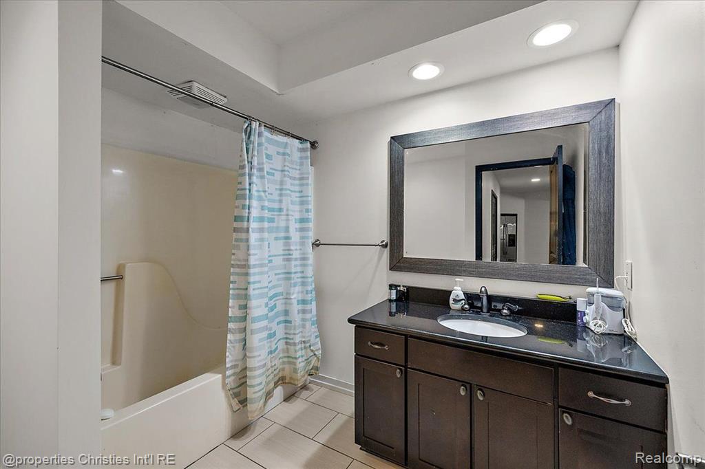 1194 EAGLE NEST CT, Milford, MI 48381 — Photo 35