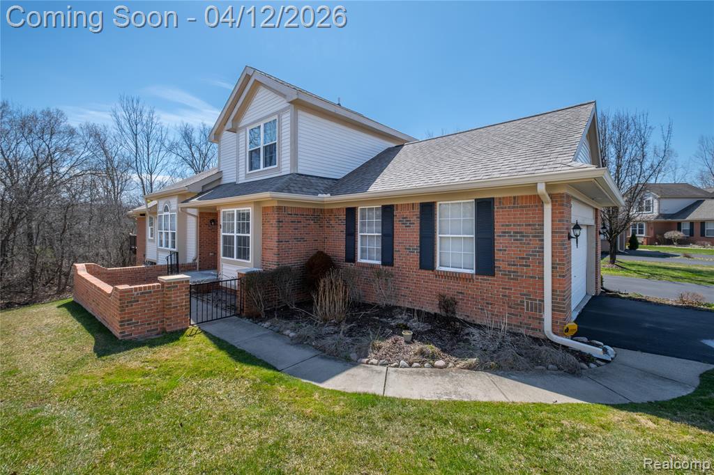 10381 Champions Circle, Grand Blanc, MI 48439
