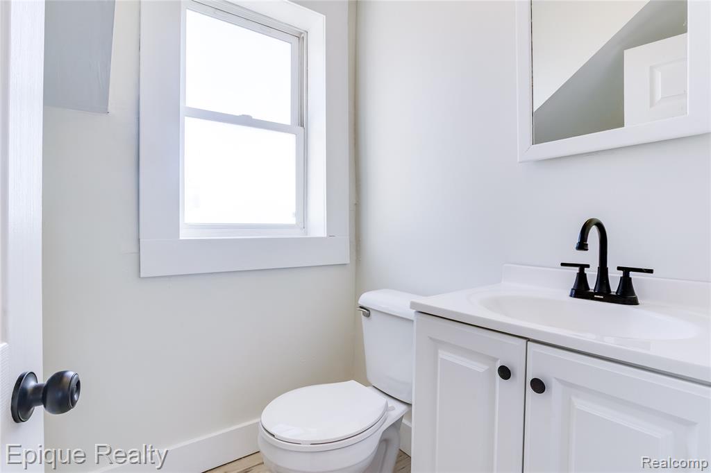711 Stanton Street, Port Huron, MI 48060 — Photo 5