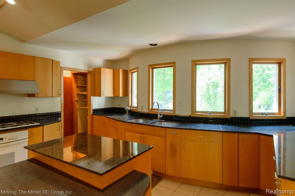 7181 MUERDALE, West Bloomfield, MI — Photo 13