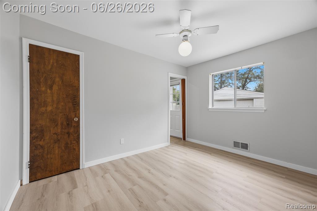8250 Shari Drive, Westland, MI — Photo 16