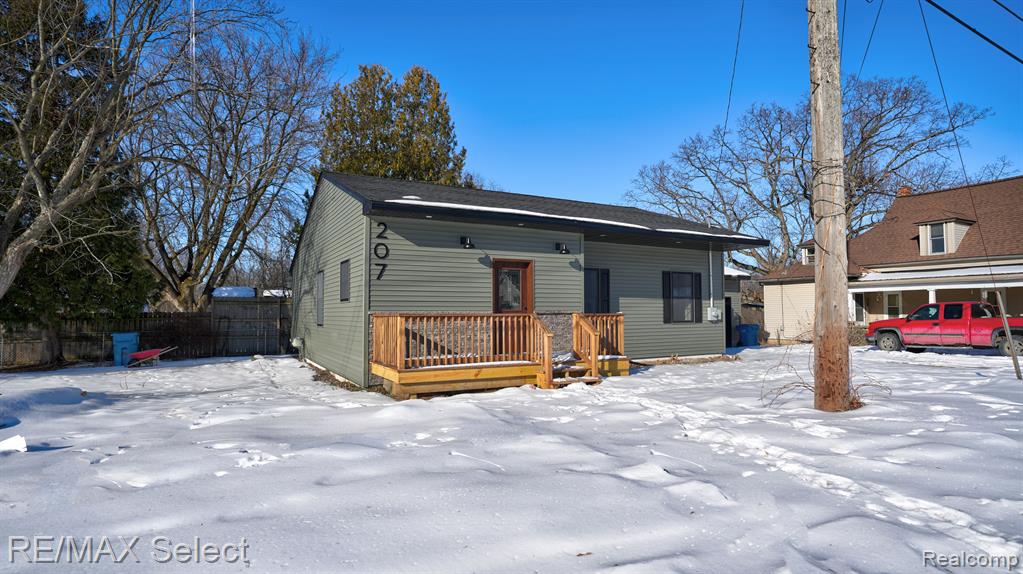 207 CLARENCE Street, Holly, MI 48442 — Photo 4