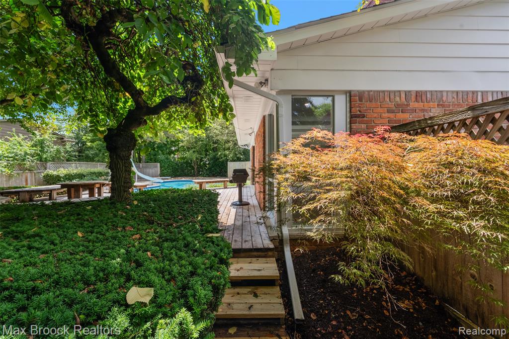4525 Valleyview Drive, West Bloomfield, MI 48323 — Photo 30