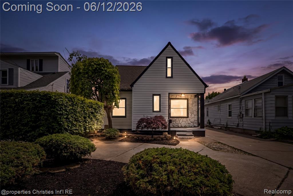 22502 Beach Street, Saint Clair Shores, MI 48081