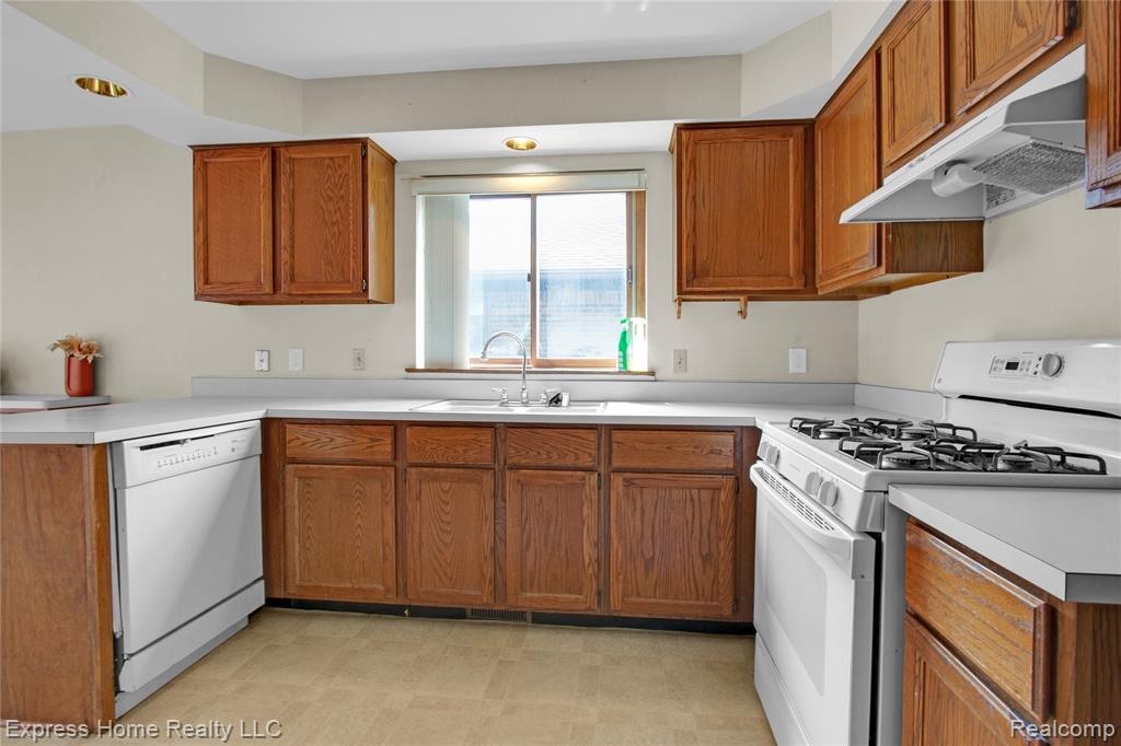 5010 Kelly Drive, Warren, MI 48092 — Photo 15