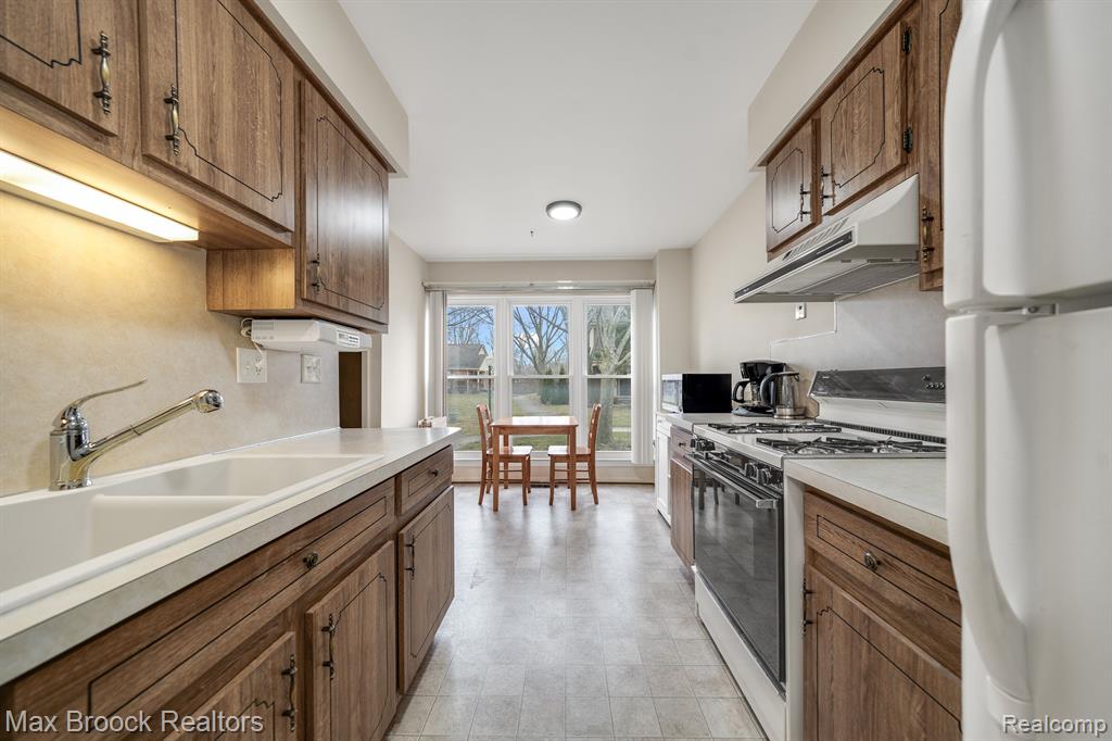 8691 Edgewater Lane, Warren, MI 48093 — Photo 6