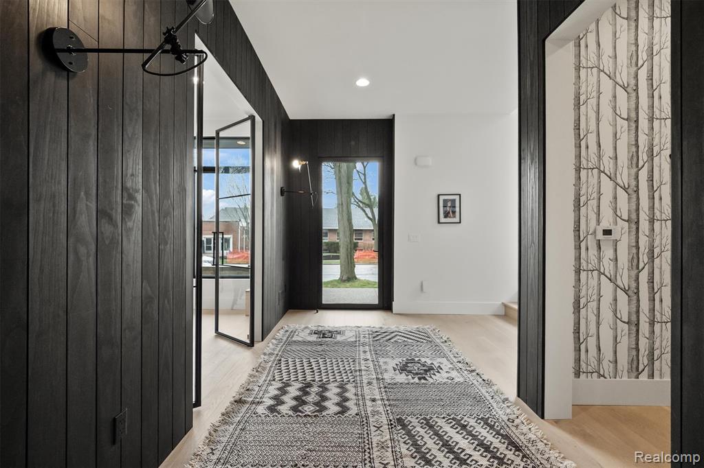 283 E Lincoln Street - Photo 3