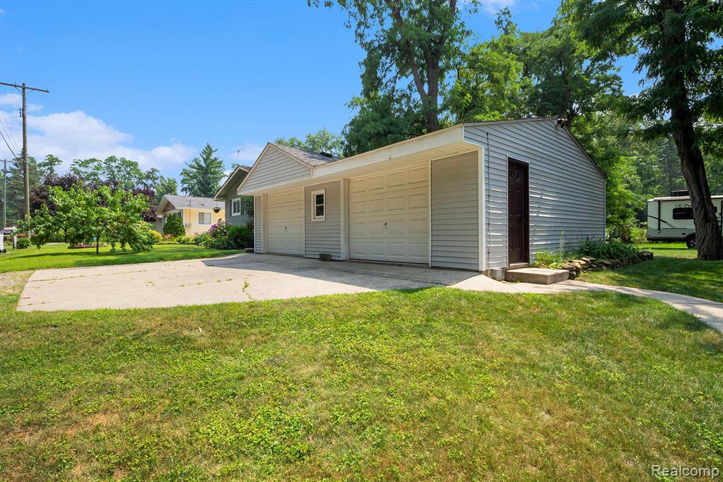 5905 Fonda Lake Drive, Brighton, MI 48116 — Photo 4