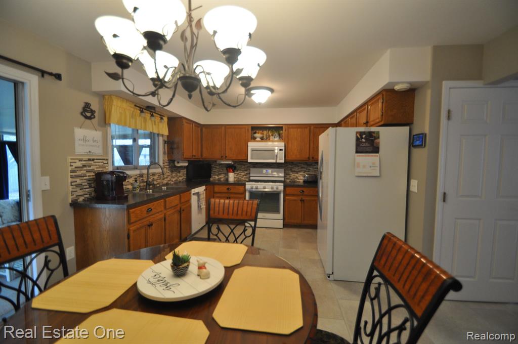 46654 SPRINGHILL Drive, Utica, MI 48317 — Photo 7