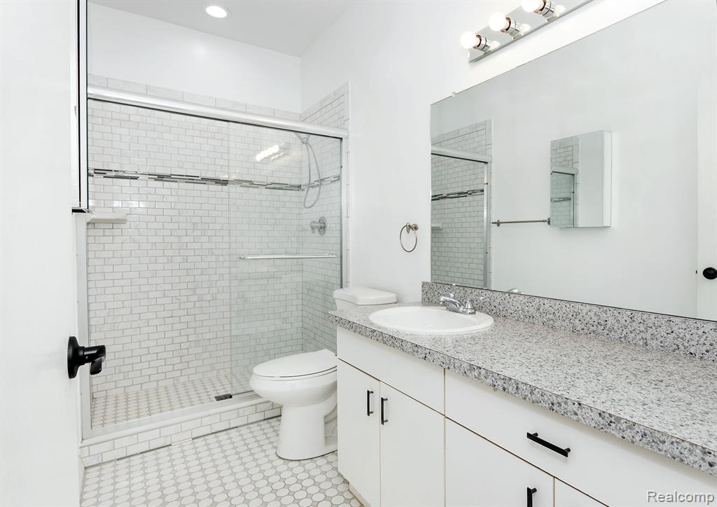 29371 LAUREL Drive, Farmington Hills, MI 48331 — Photo 14