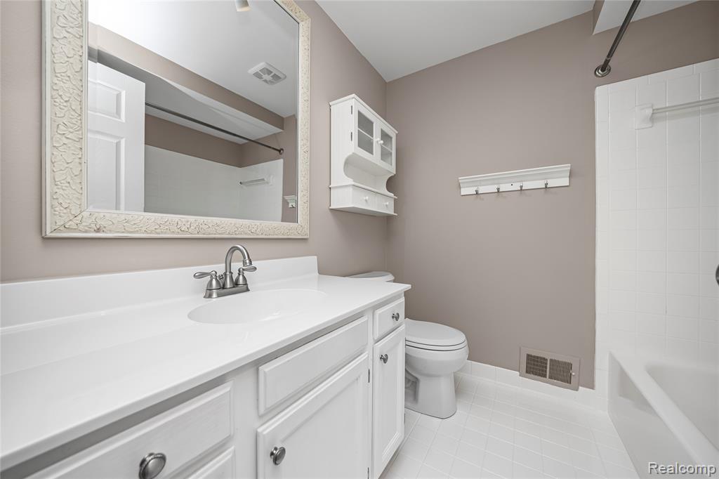 864 Dressler Lane, Rochester Hills, MI 48307 — Photo 28