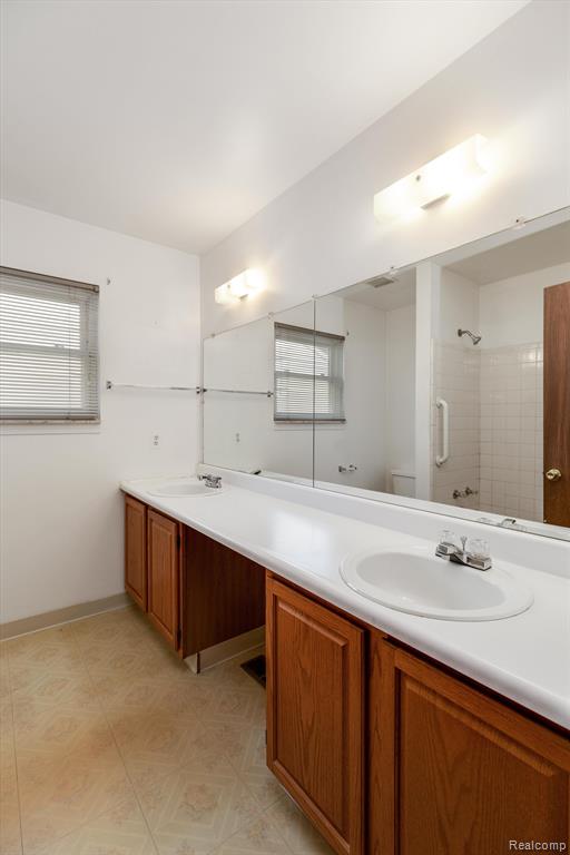 8625 BROUGHAM Drive, Sterling Heights, MI 48312 — Photo 20
