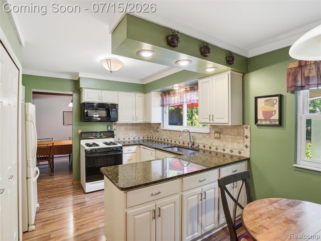 45414 Brunswick Drive, Canton, MI 48187 — Photo 7