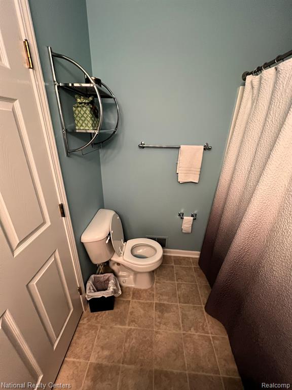 16880 Farmington Road, 42, Livonia, MI 48154 — Photo 9