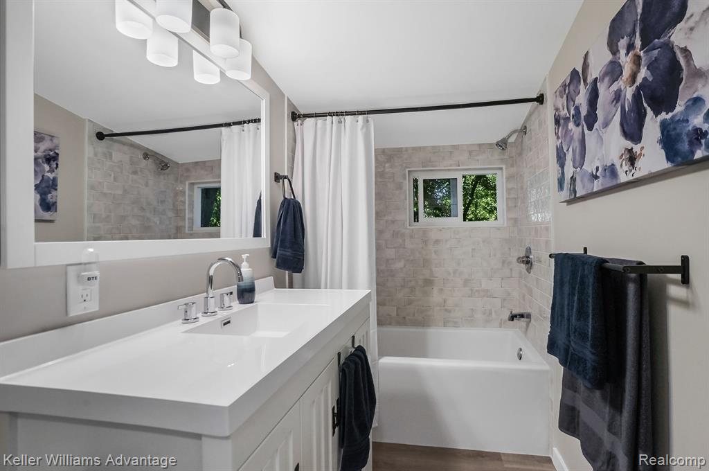 7466 LONGWORTH Drive, Brighton, MI 48116 — Photo 21