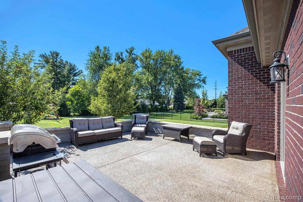 48913 Pinebrook Drive, Utica, MI 48315 — Photo 29
