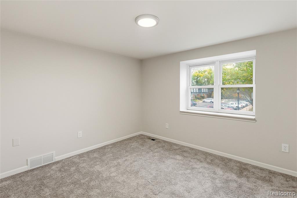 45311 Kensington St., Utica, MI 48317 — Photo 12