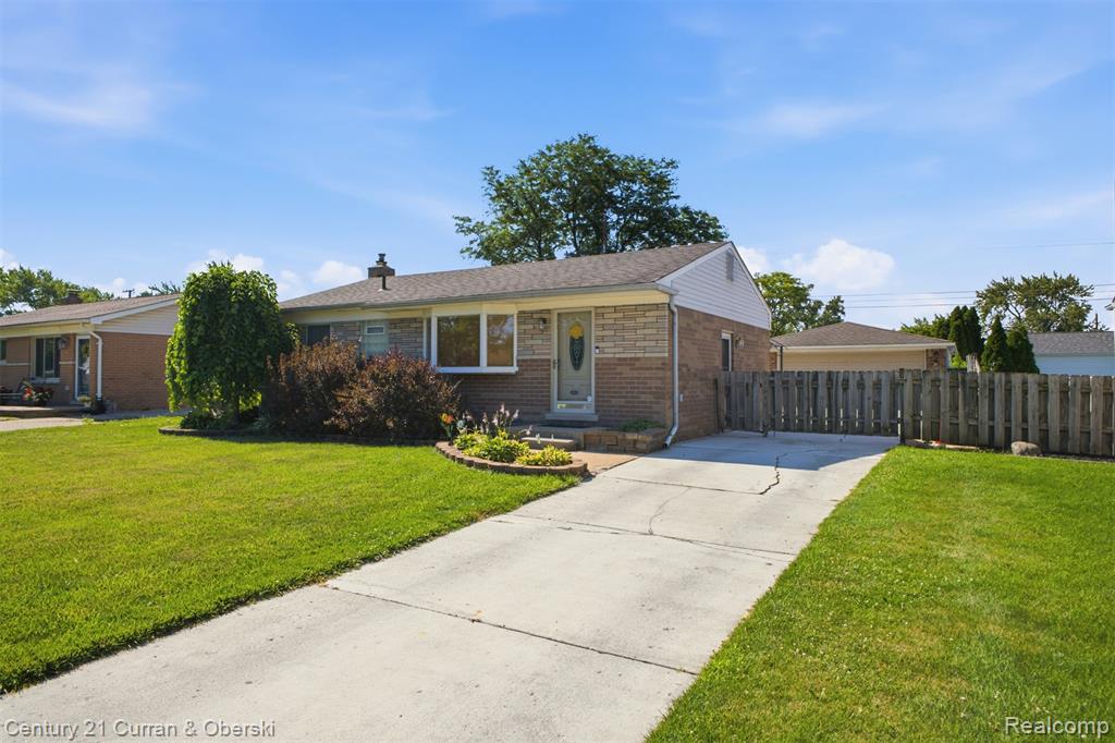 18018 Cloverdale Drive, Clinton Twp, MI 48035