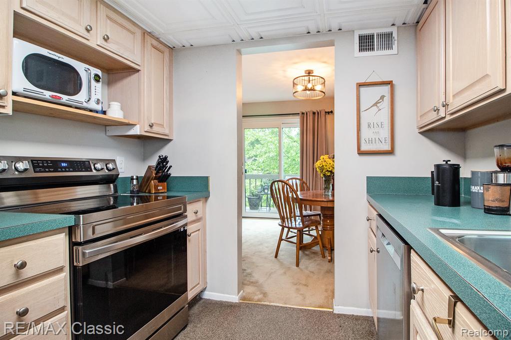 854 YORKTOWN Court, Northville, MI 48167 — Photo 8