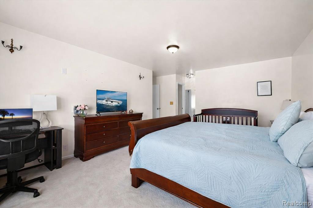 7361 Radcliff Drive, West Bloomfield, MI — Photo 14