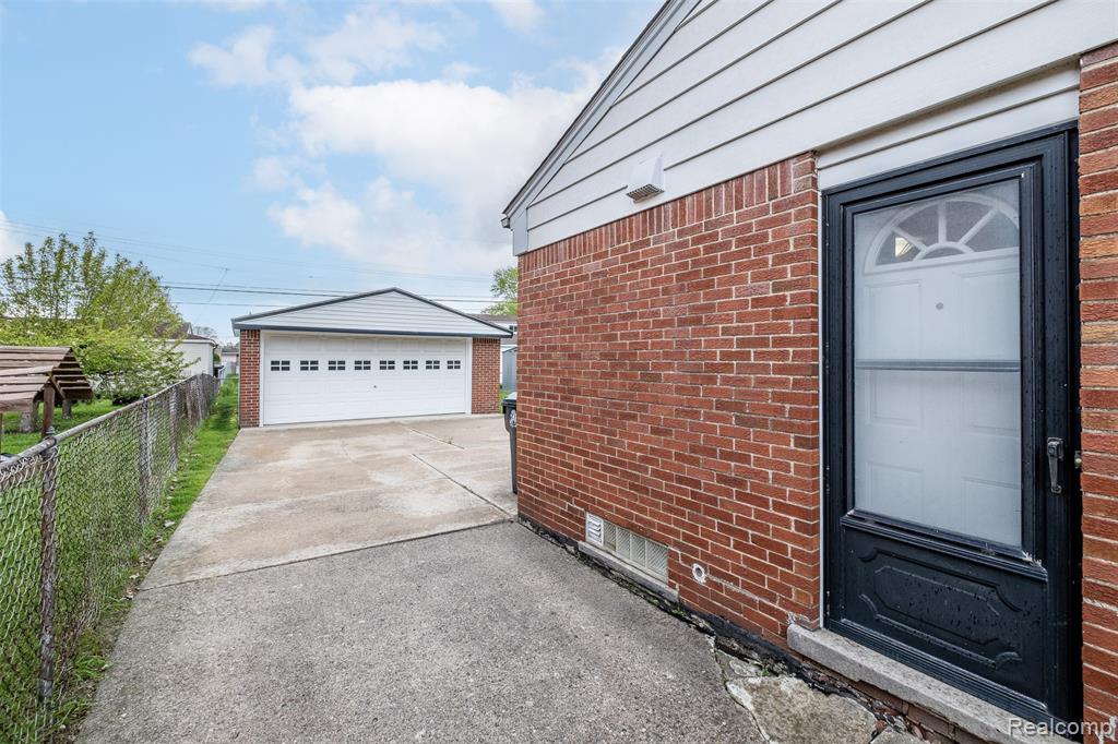 30534 Spybrook Street, Roseville, MI 48066 — Photo 36