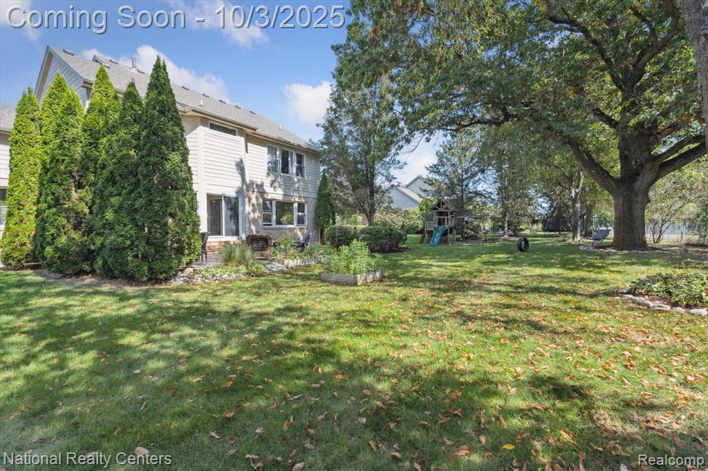 489 Gleneagles, Highland, MI — Photo 47