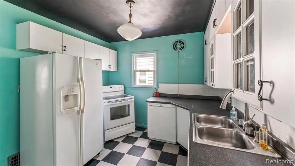 6652 Rockdale Street, Dearborn Heights, MI 48127 — Photo 10