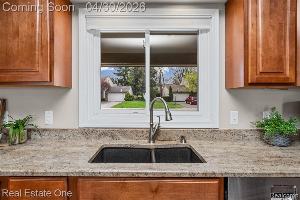 2748 Armstrong Drive, Lake Orion, MI — Photo 25