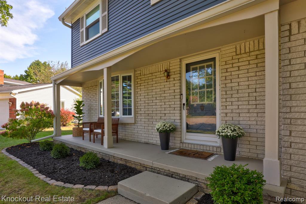 6157 Barker Circle, Waterford, MI 48329 — Photo 6
