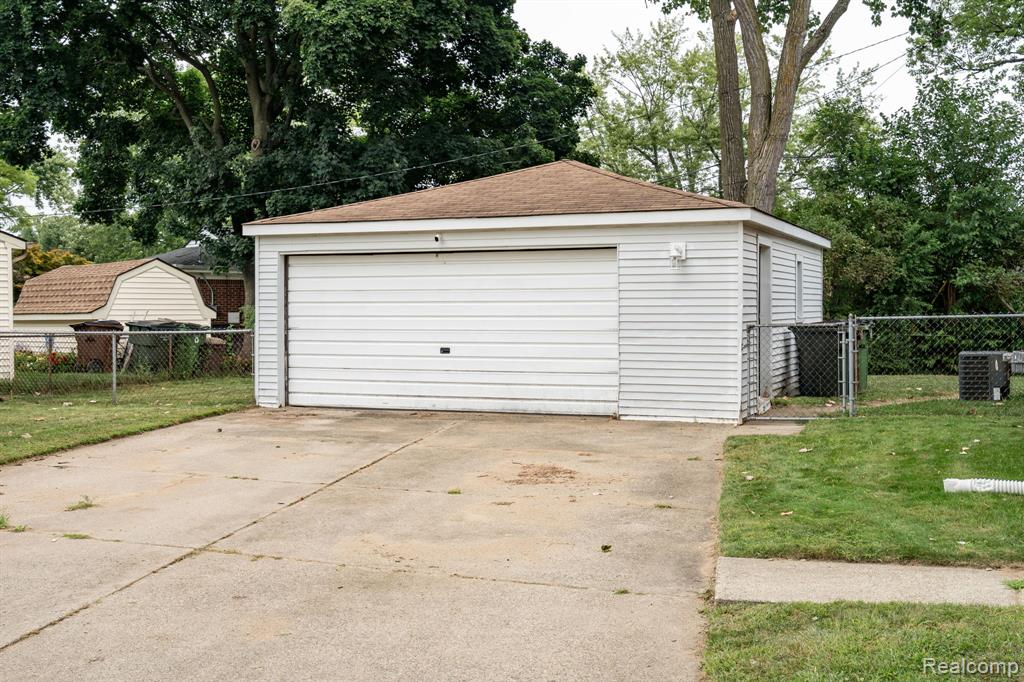 47610 Winthrop Street, Shelby Twp, MI 48317 — Photo 19