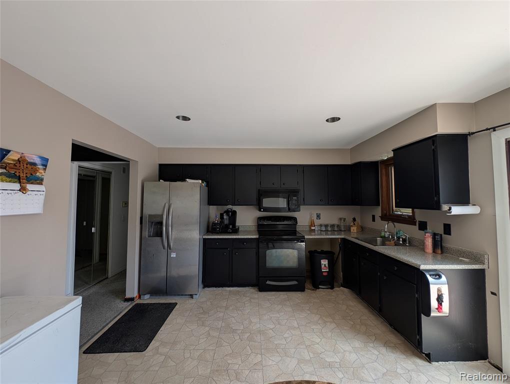 16318 Wellington Avenue, Roseville, MI 48066 — Photo 13