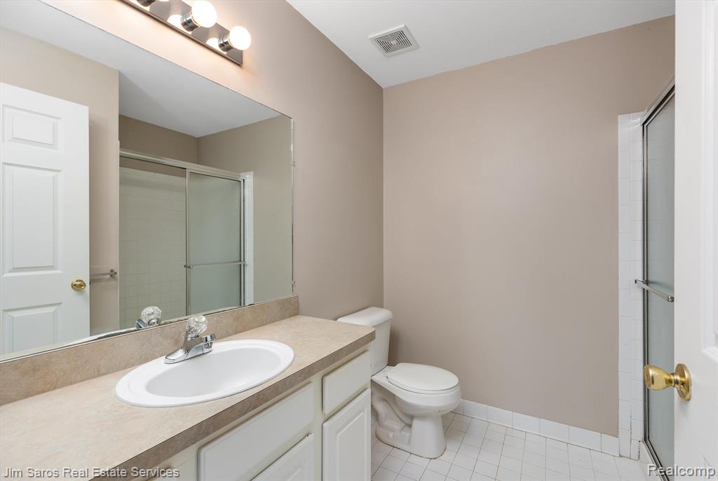 43115 WOODBRIDGE Drive, Clinton Twp, MI 48038 — Photo 11