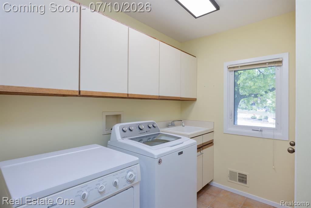 986 River Bend Drive, Rochester Hills, MI 48307 — Photo 17