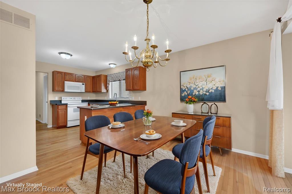 6166 Lochmore Drive, Commerce Twp, MI 48382 — Photo 11