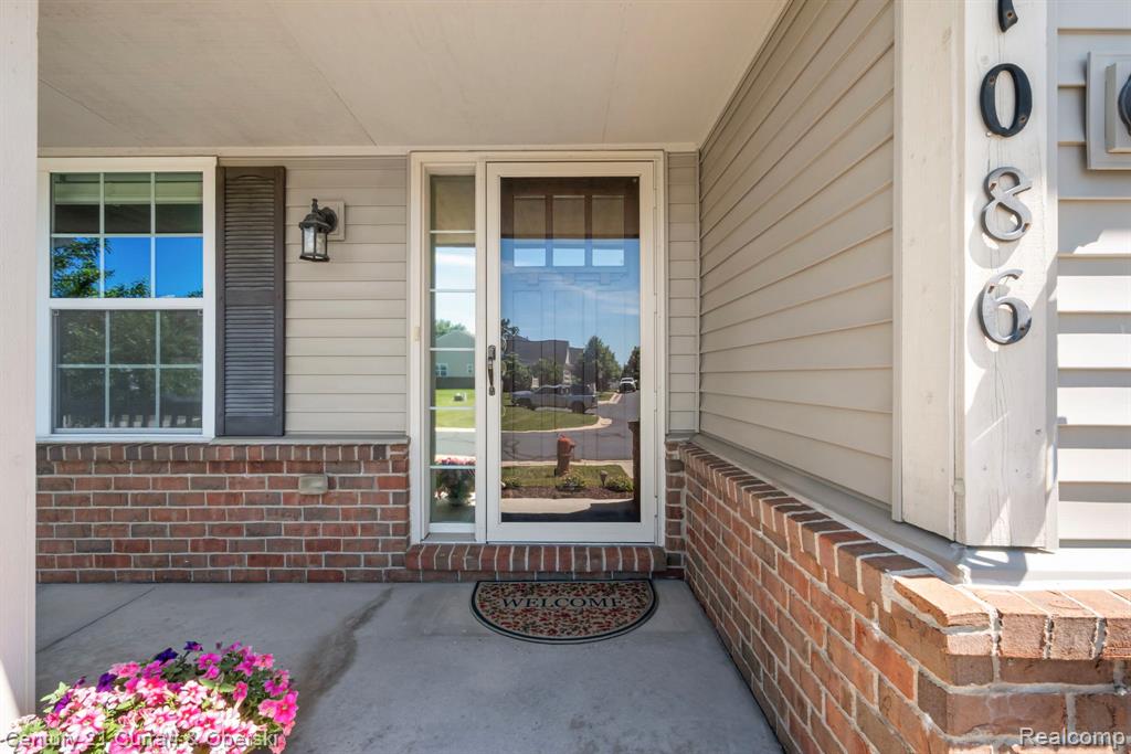 1086 Paddock Drive, South Lyon, MI 48178 — Photo 8