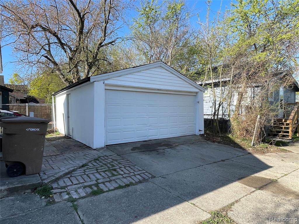 97 N ROSELAWN Street, Pontiac, MI 48342 — Photo 2