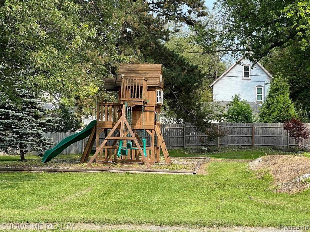 159 S HIGH Street, MI 48419 — Photo 17
