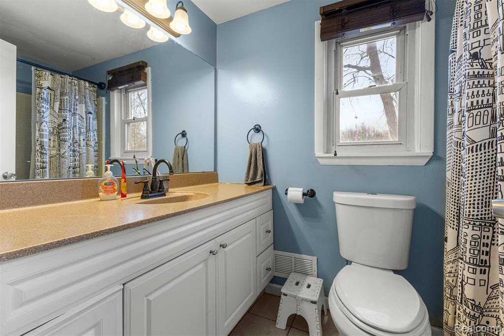 8781 Nottingham Drive, Ypsilanti, MI 48198 — Photo 22