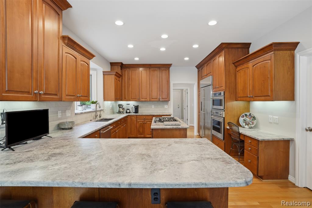 5483 Lake Ridge Drive, Brighton, MI 48116 — Photo 18