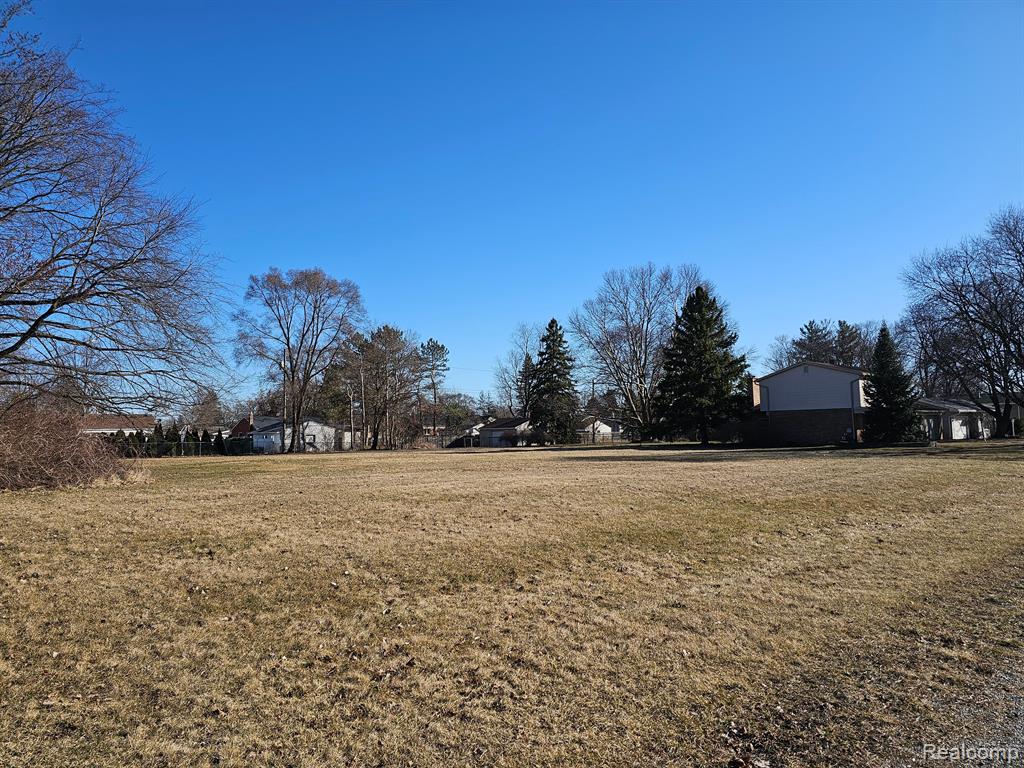 5995 Olympic Parkway, Waterford, MI 48329 — Photo 3