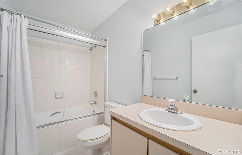 7767 NEWPORT Drive, Clarkston, MI 48348 — Photo 12