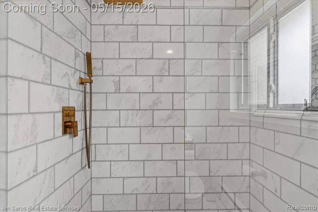 1024 Blairmoor Court, Grosse Pointe Woods, MI 48236 — Photo 24