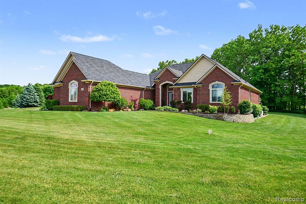 4912 Rosy Drive, Leonard, MI 48367 — Photo 8