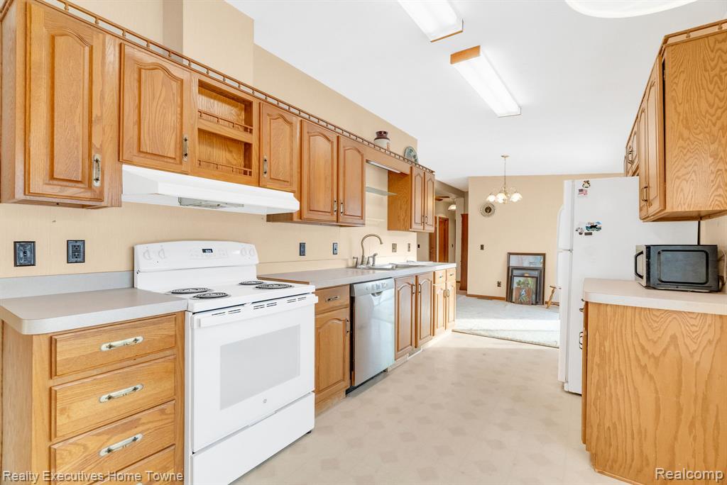 3211 Keewahdin #124, Fort Gratiot, MI 48059 — Photo 12