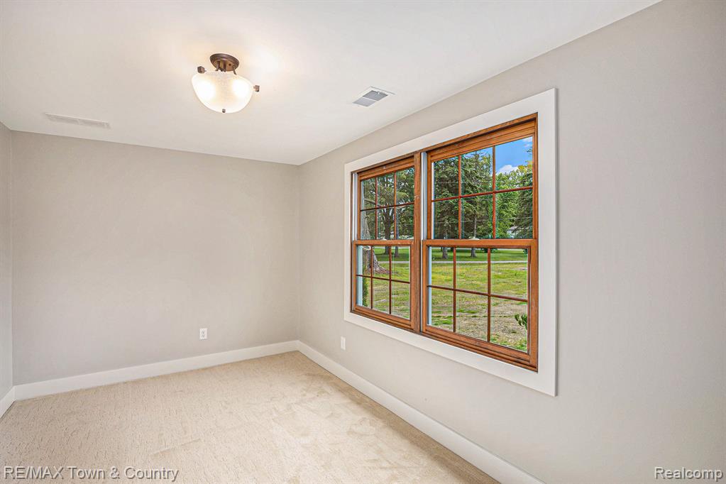 6400 N SEYMOUR Road, Flushing, MI 48433 — Photo 14