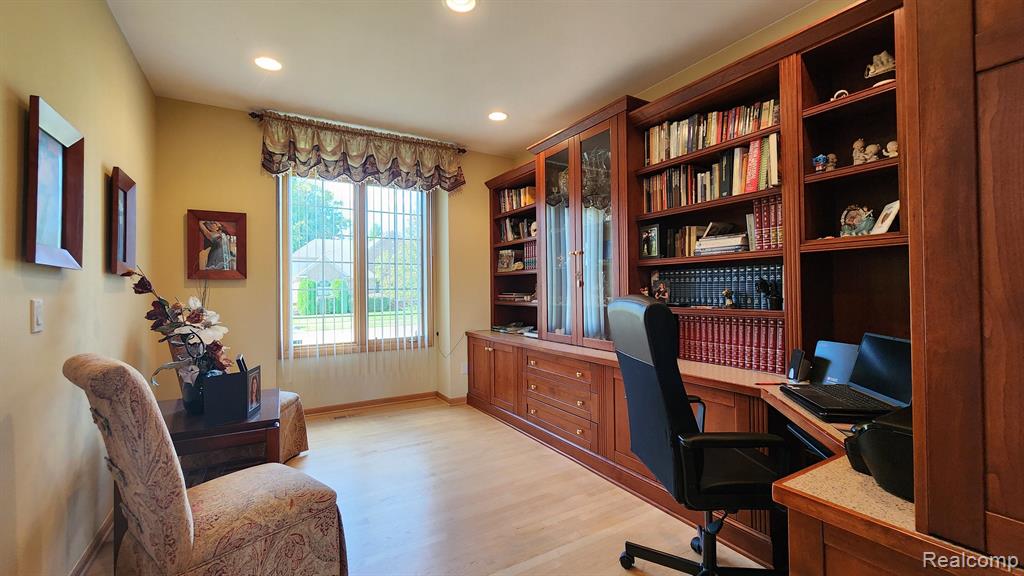 49828 SHELBY CREEK Drive, Shelby Twp, MI 48317 — Photo 6