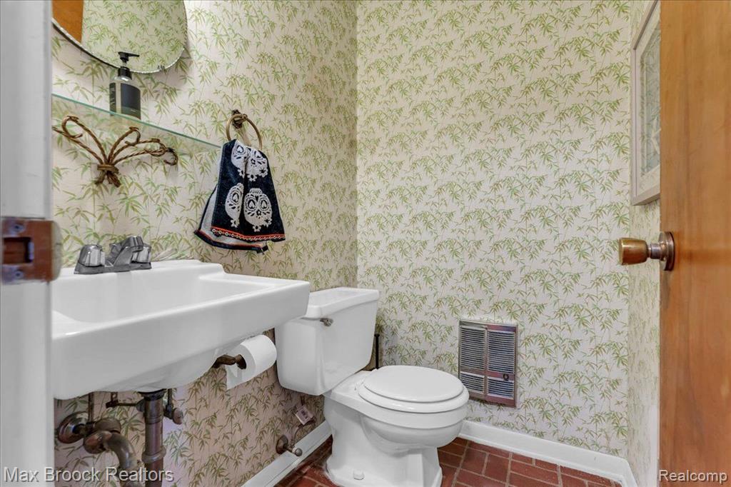 4332 LANETTE Drive, Waterford, MI 48328 — Photo 12