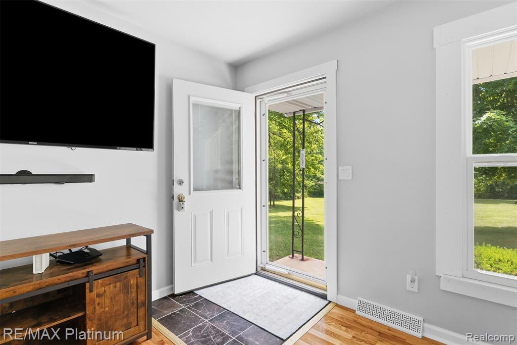 8370 W Rolston Road, Linden, MI 48451 — Photo 4