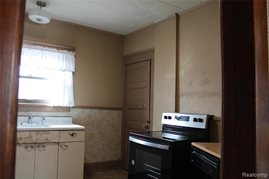 209 Maple Street, Almont, MI 48003 — Photo 10